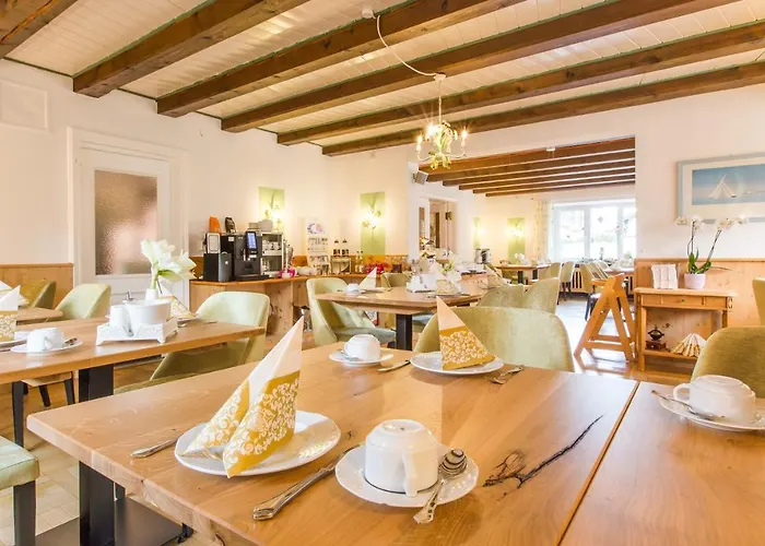 Berlin Tegernsee מלון 3*